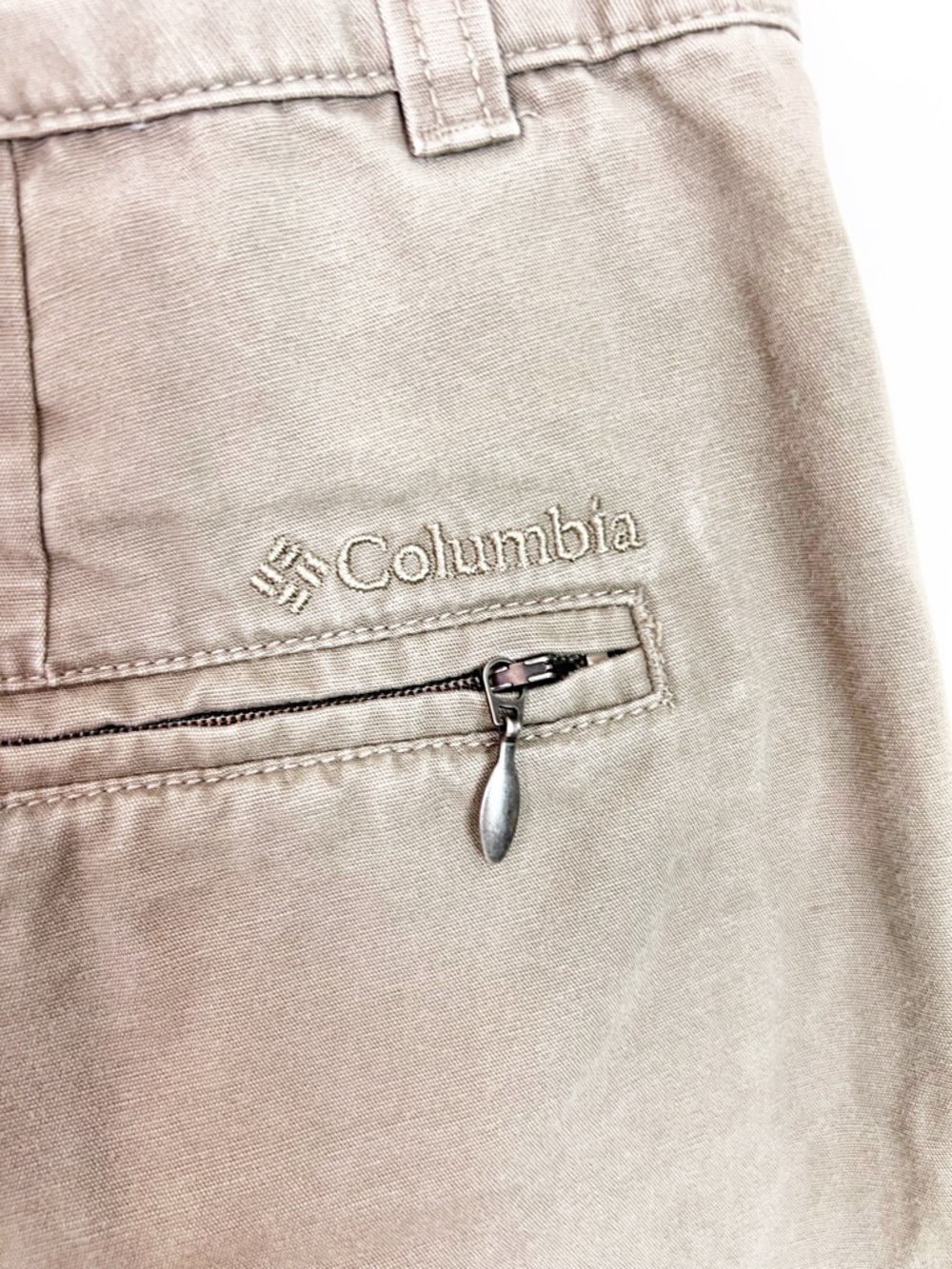 COLUMBIA KHAKI FLAT FRONT SHORTS WITH ZIPPER POCKET WOMENS SZ 14 - Picture 5 of 6